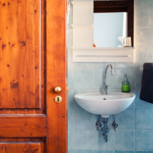 16_bathroom_4_florencerooftop